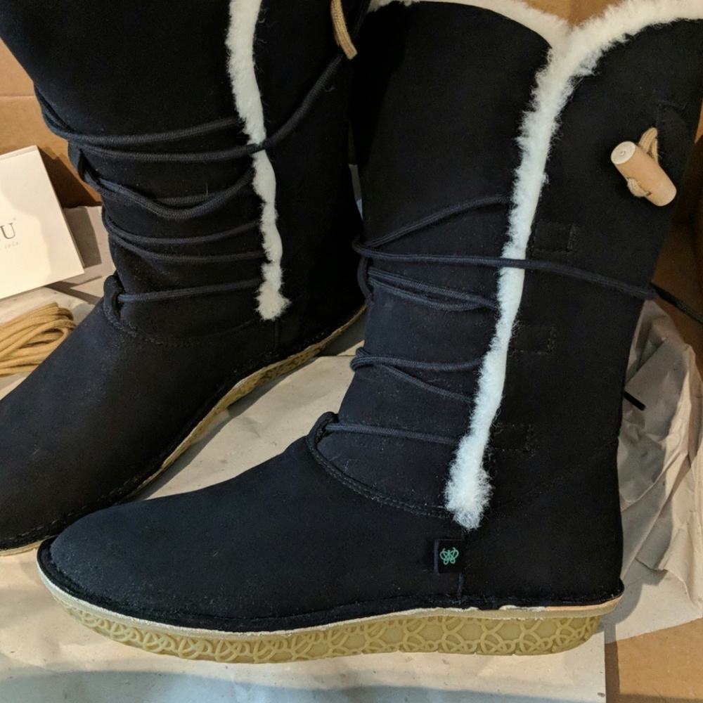 Boots - Picture 3 of 6